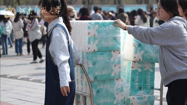  婦女節(jié)高校為女生備2.5萬提衛(wèi)生紙
