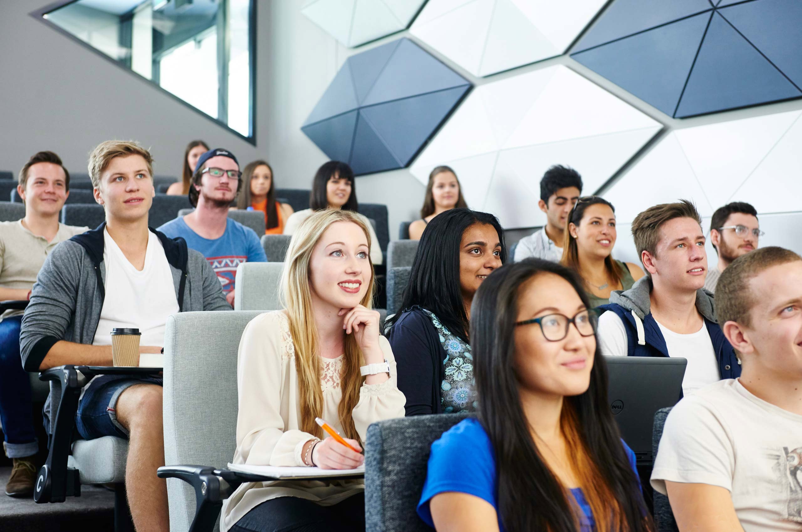 廢棄紙箱子再利用 快遞包裝綠色回收進校園